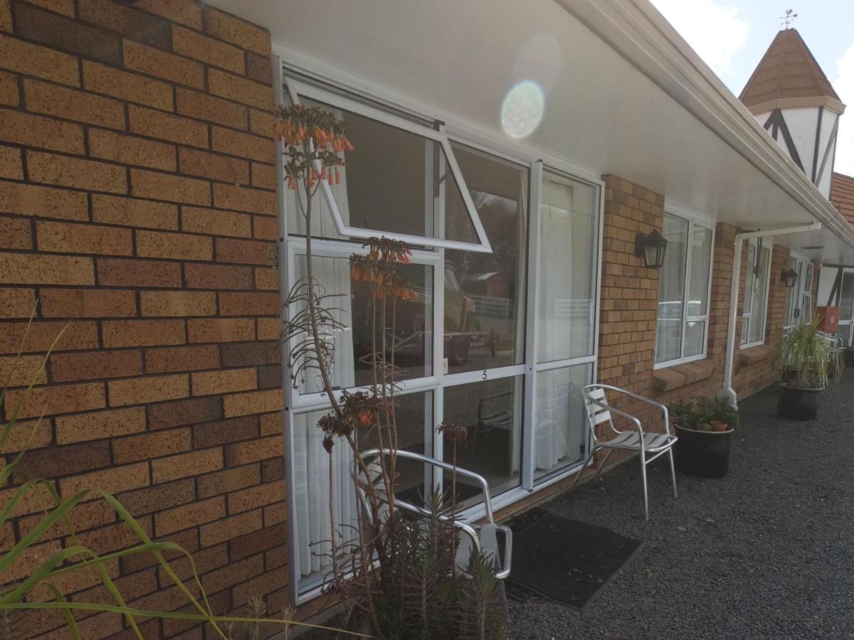 Castle Court Motel Уелсфорд Екстериор снимка