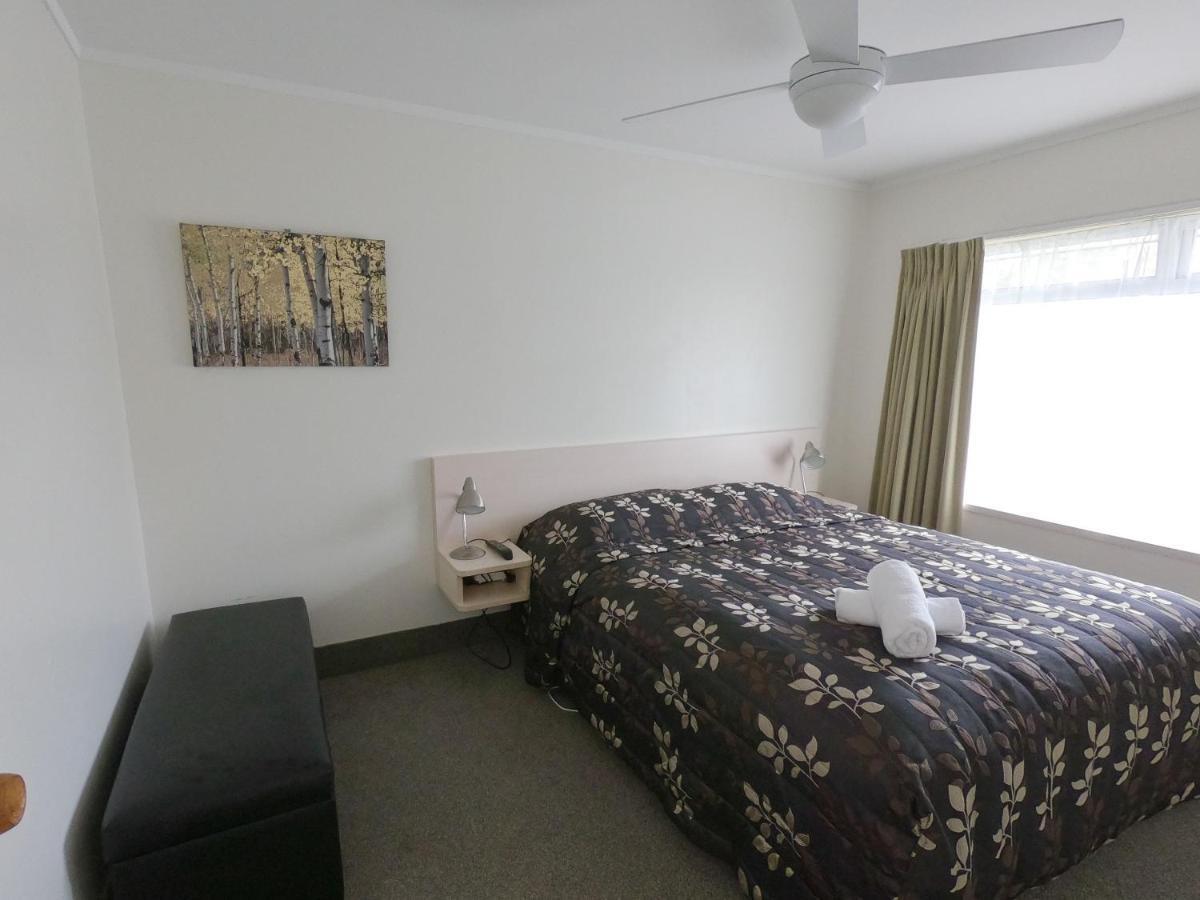 Castle Court Motel Уелсфорд Екстериор снимка